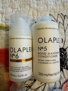 OLAPLEX No.6 Bond Smoother & No.5 Bond Maintenance Conditioner - White